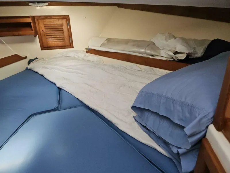Slide: The Image of Nauset 35 Flybridge Downeast Cruiser 1989 - 3960810