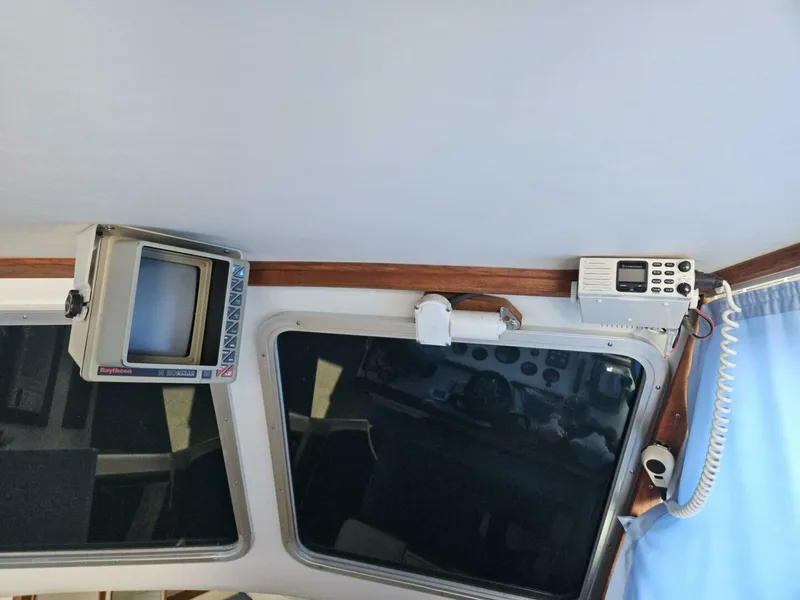Slide: The Image of Nauset 35 Flybridge Downeast Cruiser 1989 - 3960814