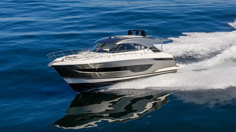 The Image of Riviera 4600 Sport Yacht Platinum Edition 2026 - 3944537