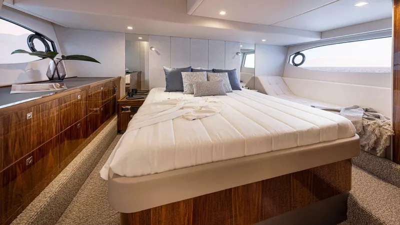 Slide: The Image of Riviera 4600 Sport Yacht Platinum Edition 2027 - 3944542
