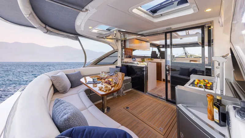 Slide: The Image of Riviera 4600 Sport Yacht Platinum Edition 2027 - 3944549