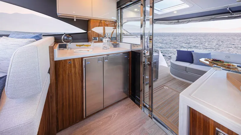 Slide: The Image of Riviera 4600 Sport Yacht Platinum Edition 2027 - 3944550