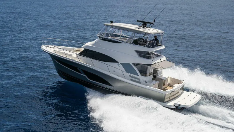 The Image of Riviera 46 Sports Motor Yacht Running 04 Web - 3944583