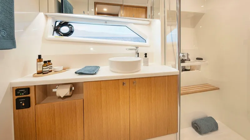 Slide: The Image of Riviera 585 SUV Master Ensuite 01 - 3945191