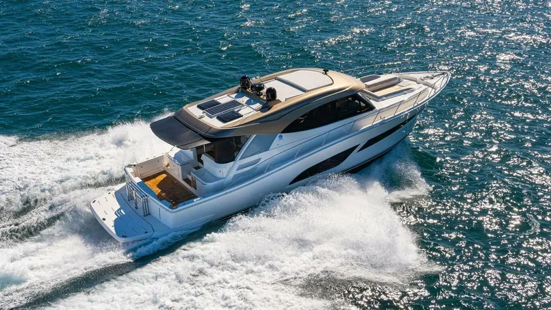 Slide: The Image of Riviera 585 SUV Running 03 3 - 3945172