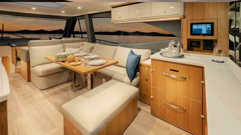 Slide: The Image of Riviera 585 SUV Dining Table 01 - 3945188