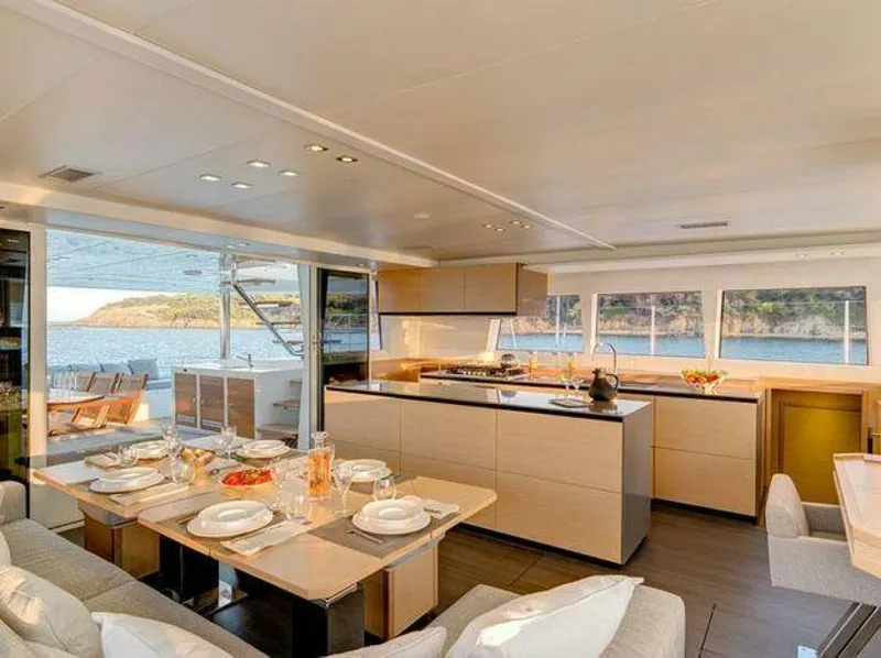 Slide: The Image of Lagoon 620 2015 - 3977189