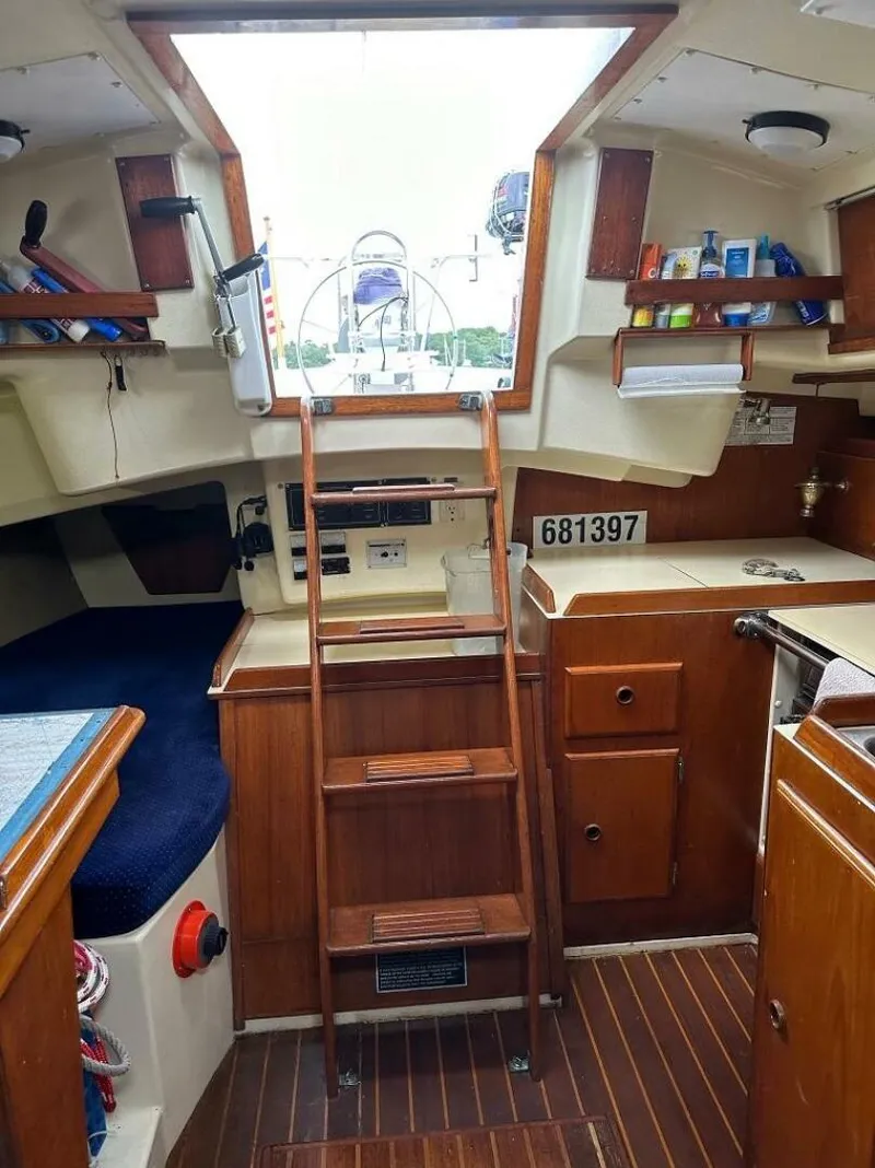 Slide: The Image of Pearson Sloop 1985 - 3959701