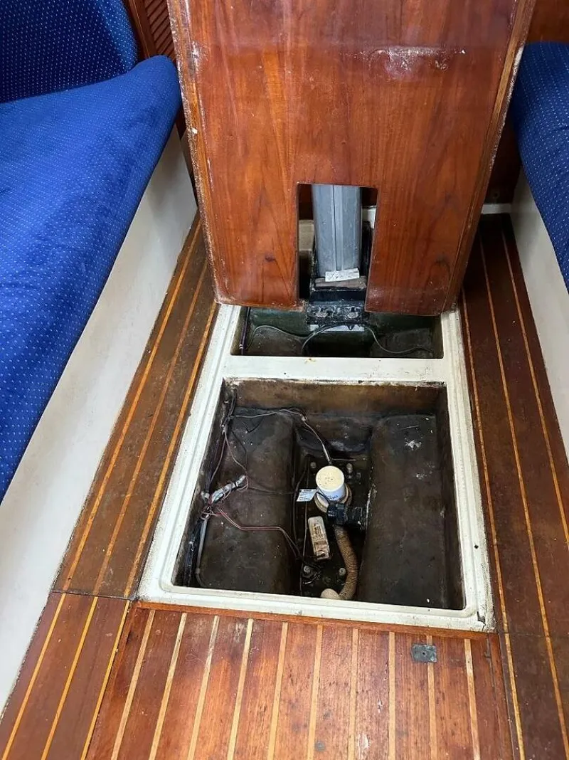 Slide: The Image of Pearson Sloop 1985 - 3959704