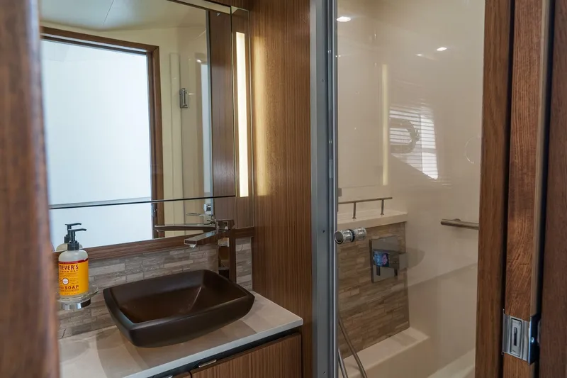 Slide: The Image of Sea Ray L550 2018 - 3962624