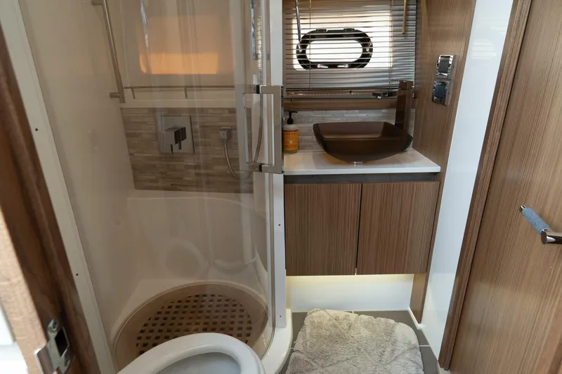 Slide: The Image of Sea Ray L550 2018 - 3962629