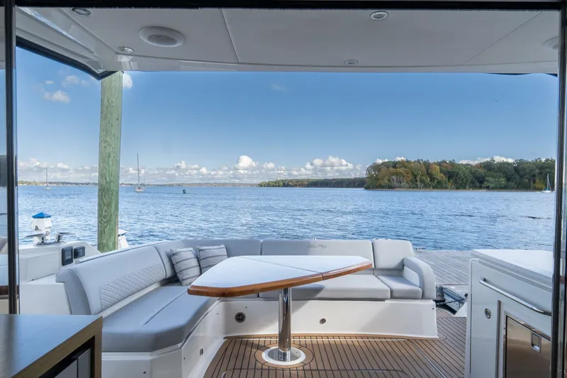 Slide: The Image of Sea Ray L550 2018 - 3962636