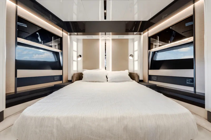 Slide: The Image of Azimut S8 2024 - 4073792