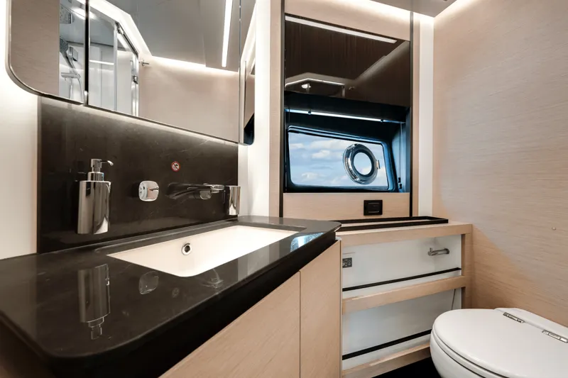 Slide: The Image of Azimut S8 2024 - 4073794