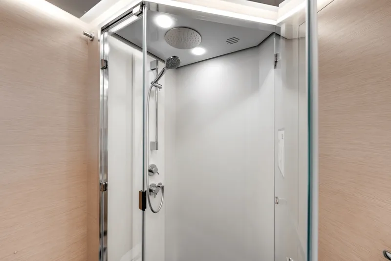 Slide: The Image of Azimut S8 2024 - 4073795