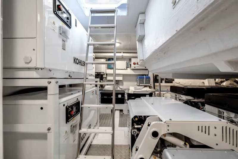 Slide: The Image of Azimut S8 2024 - 4073810