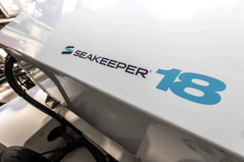 Slide: The Image of Azimut S8 2024 - 4073814