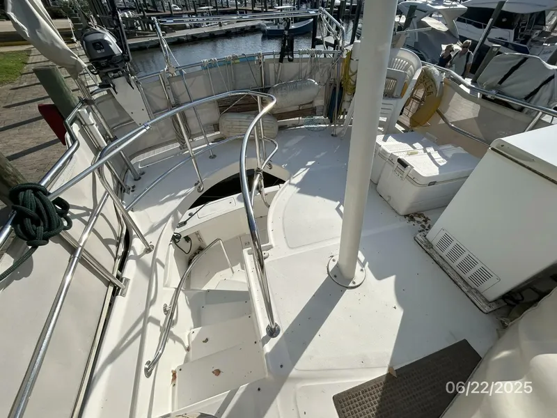 Slide: The Image of 39' Mainship sundeck aft - 5435794