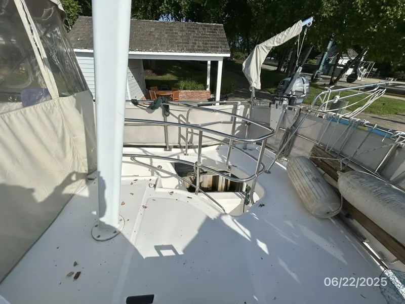 Slide: The Image of 39' Mainship sundeck starboard - 5435798