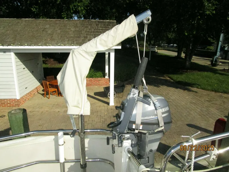 Slide: The Image of 39' Mainship tender outboard davit - 5435801
