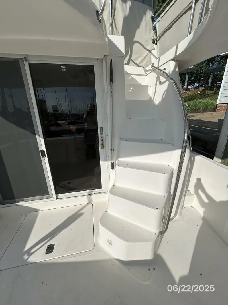 Slide: The Image of 39' Mainship aftdeck-flybridge stairs - 5435745