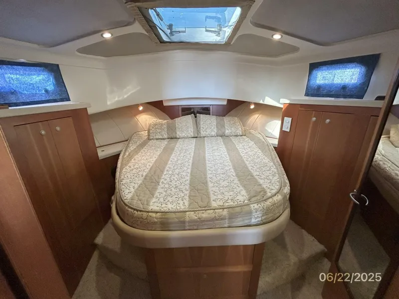 Slide: The Image of 39' Mainship master stateroom - 5435774