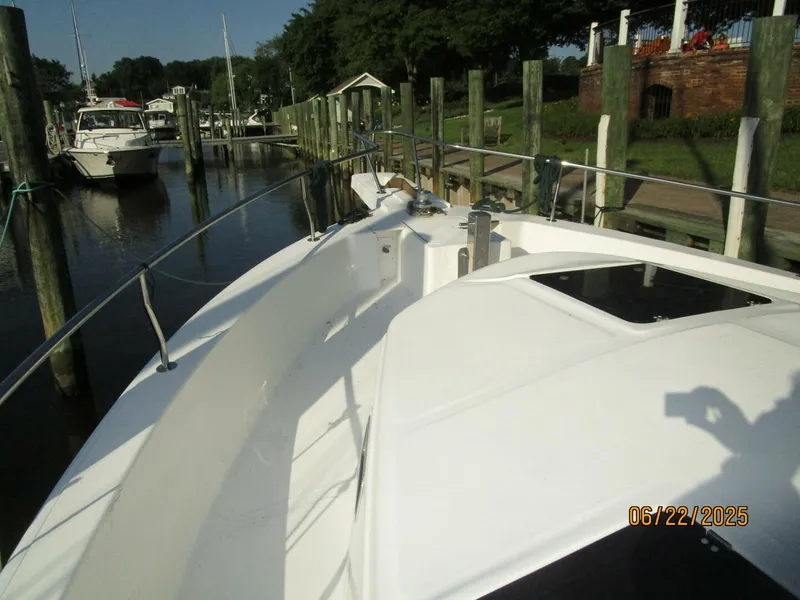 Slide: The Image of 39' Mainship foredeck2 - 5435764