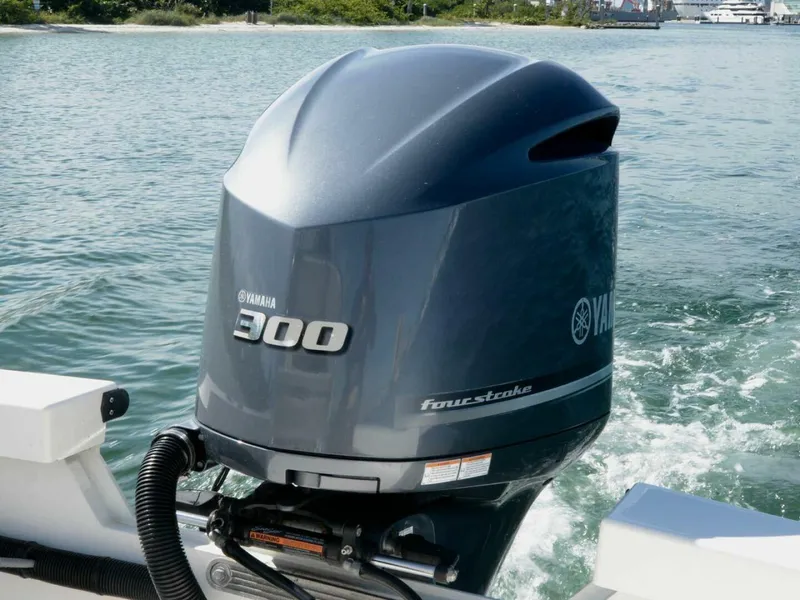 Slide: The Image of Rambo CENTER CONSOLE 27 2013 - 3968233