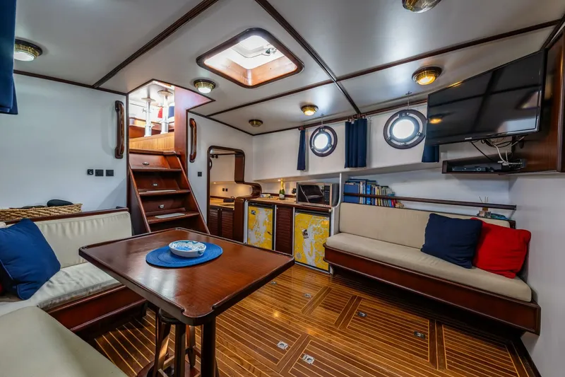 Slide: The Image of Diesel Duck 41-Plus 2009 - 5154546