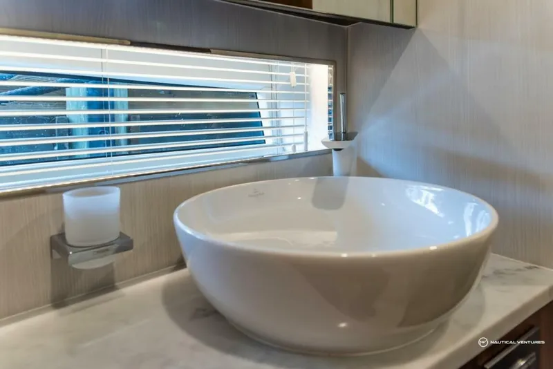 Slide: The Image of Fairline Phantom 65 2023 - 3971784