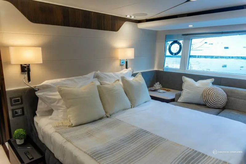 Slide: The Image of Fairline Phantom 65 2023 - 3971787