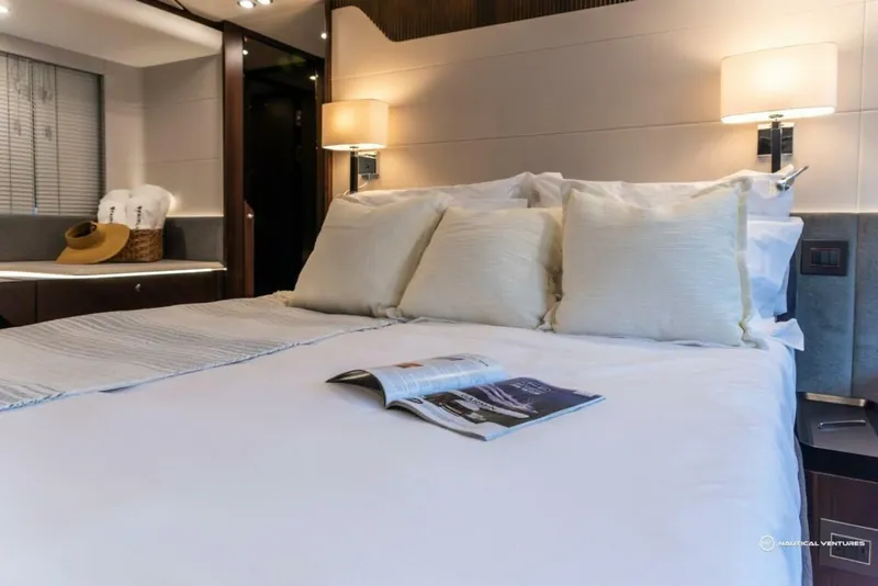 Slide: The Image of Fairline Phantom 65 2023 - 3971793