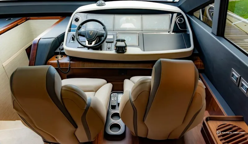 Slide: The Image of Fairline Phantom 65 2023 - 3971800