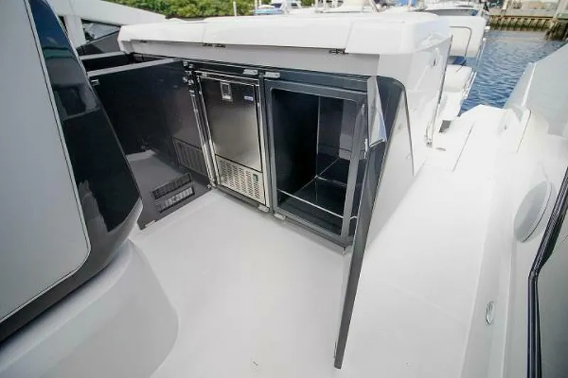 Slide: The Image of Fairline F Line 33 2021 - 3971963