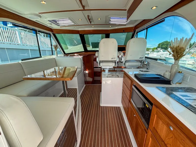 Slide: The Image of 2025 Back Cove 39O 04 - 5324609