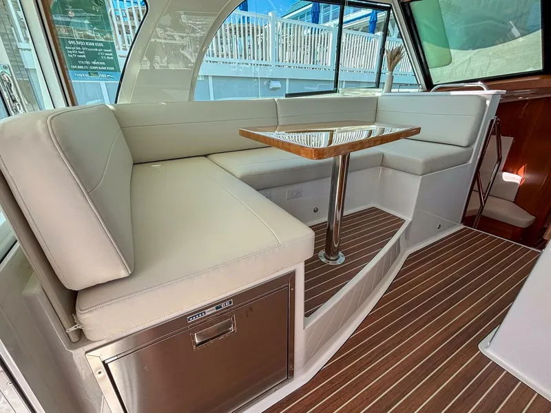 Slide: The Image of 2025 Back Cove 39O 05 - 5324610