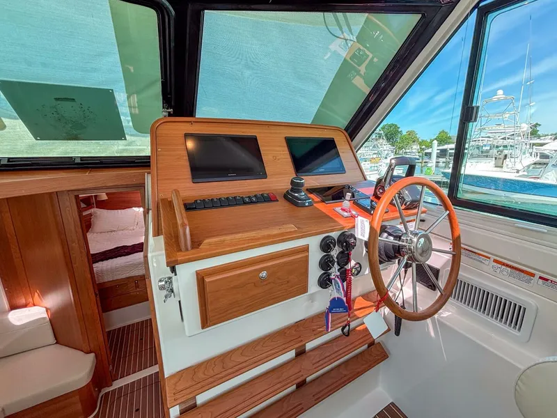 Slide: The Image of 2025 Back Cove 39O 08 - 5324613