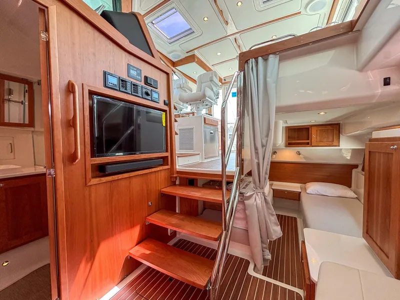 Slide: The Image of 2025 Back Cove 39O 10 - 5324615