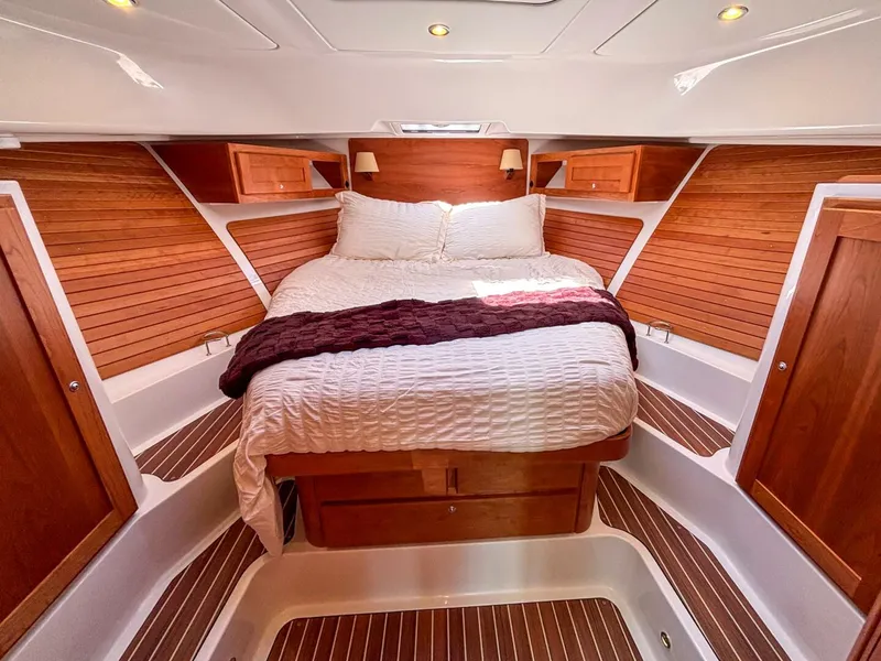 Slide: The Image of 2025 Back Cove 39O 12 - 5324617