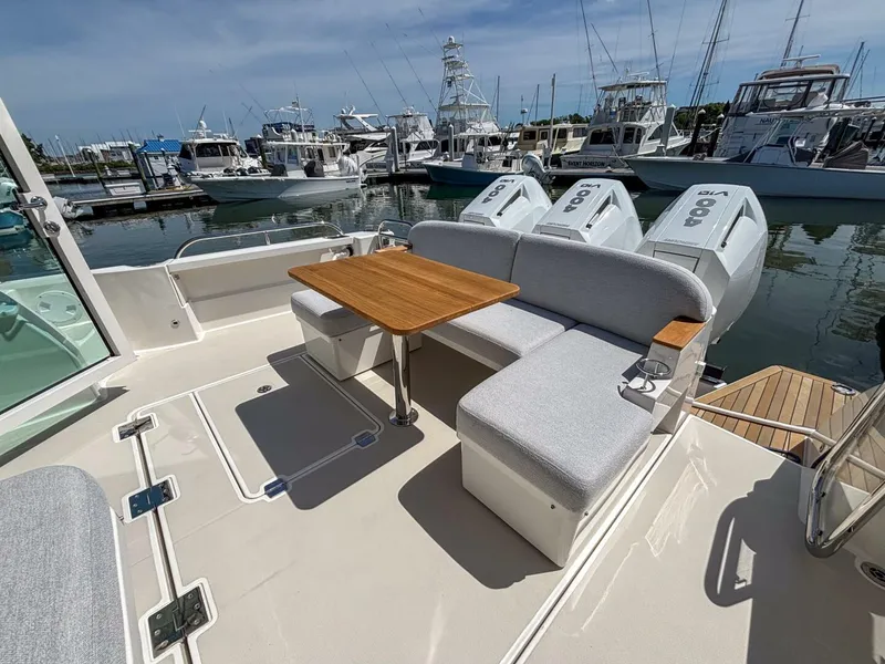 Slide: The Image of 2025 Back Cove 39O 18 - 5324623