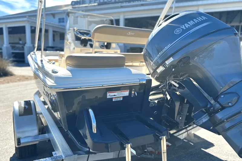 Slide: The Image of Scout 175 Sportfish 2025 - 2