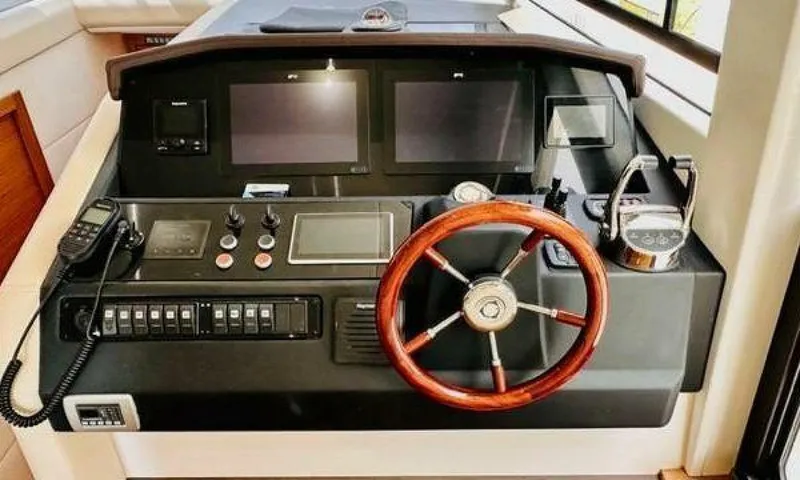 Slide: The Image of Greenline 48 Flybridge with Hardtop 2022 - 3976981