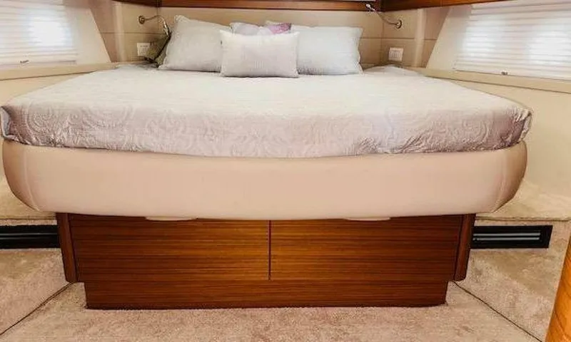 Slide: The Image of Greenline 48 Flybridge with Hardtop 2022 - 3976984