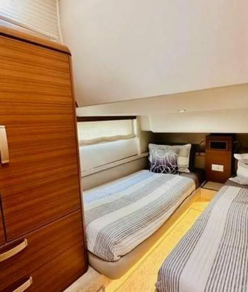 Slide: The Image of Greenline 48 Flybridge with Hardtop 2022 - 3976986