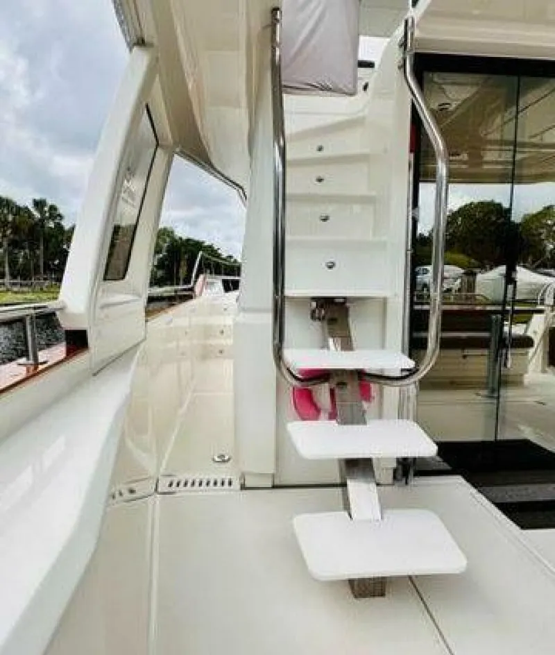 Slide: The Image of Greenline 48 Flybridge with Hardtop 2022 - 3976998