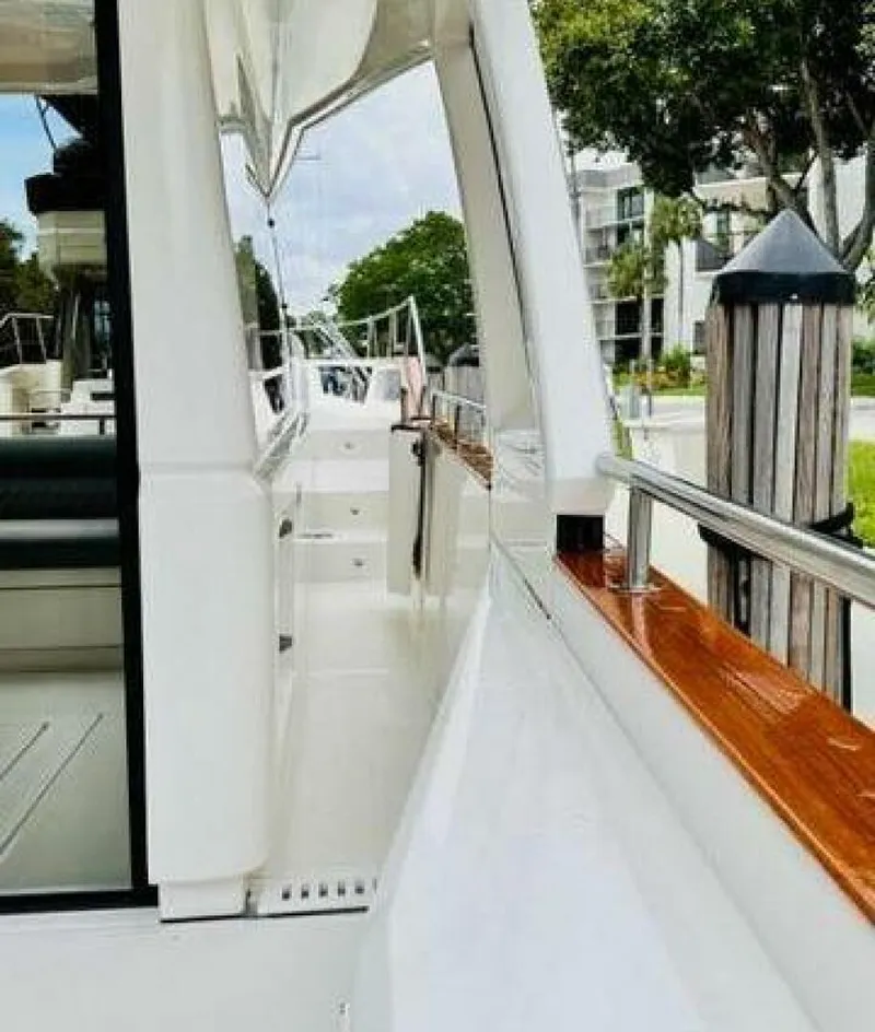 Slide: The Image of Greenline 48 Flybridge with Hardtop 2022 - 3976999