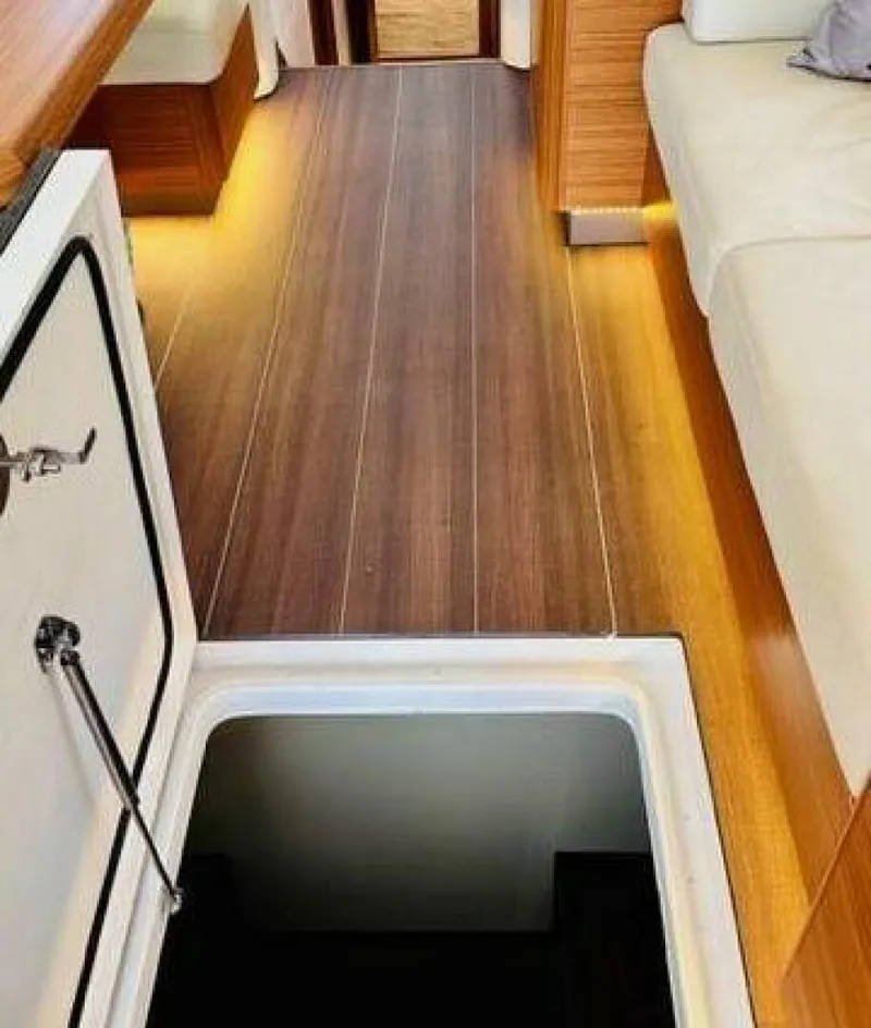 Slide: The Image of Greenline 48 Flybridge with Hardtop 2022 - 3977001