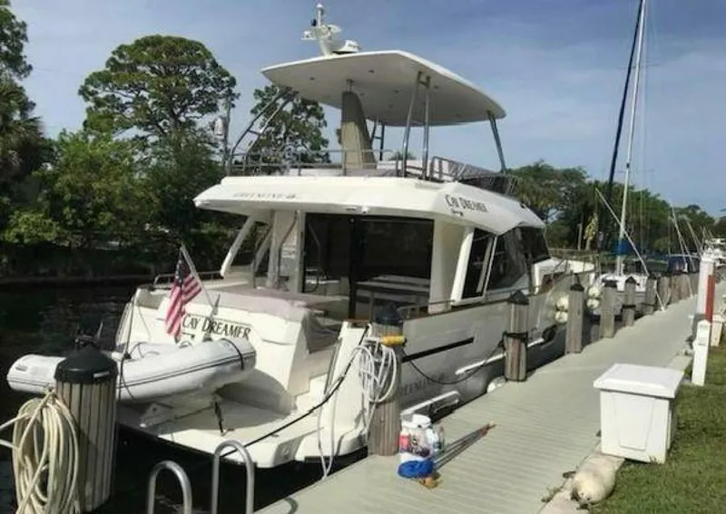 Slide: The Image of Greenline 48 Flybridge with Hardtop 2022 - 3977007