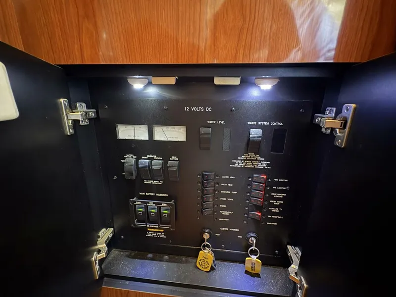 Slide: The Image of Sea Ray 480 Motor Yacht 2002 - 5933183