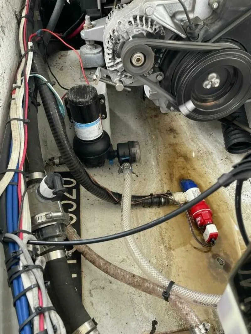 Slide: The Image of 1997 Custom 31 Center Console Pullin Drag - 3981018